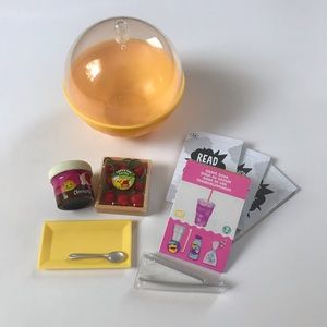 choco-dipped strawberries Miniverse Make It Mini Food Cafe